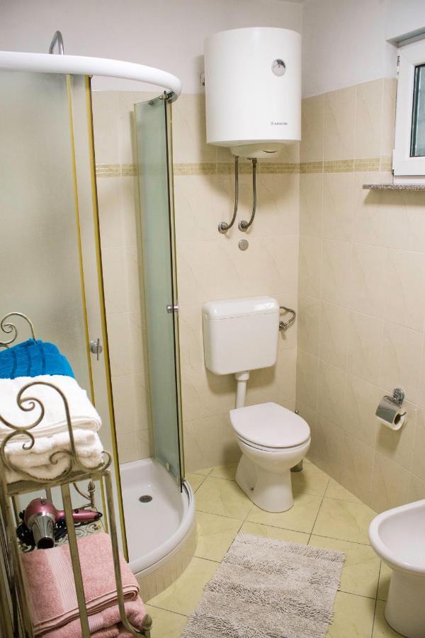 Appartement White Orchid Pula Extérieur photo