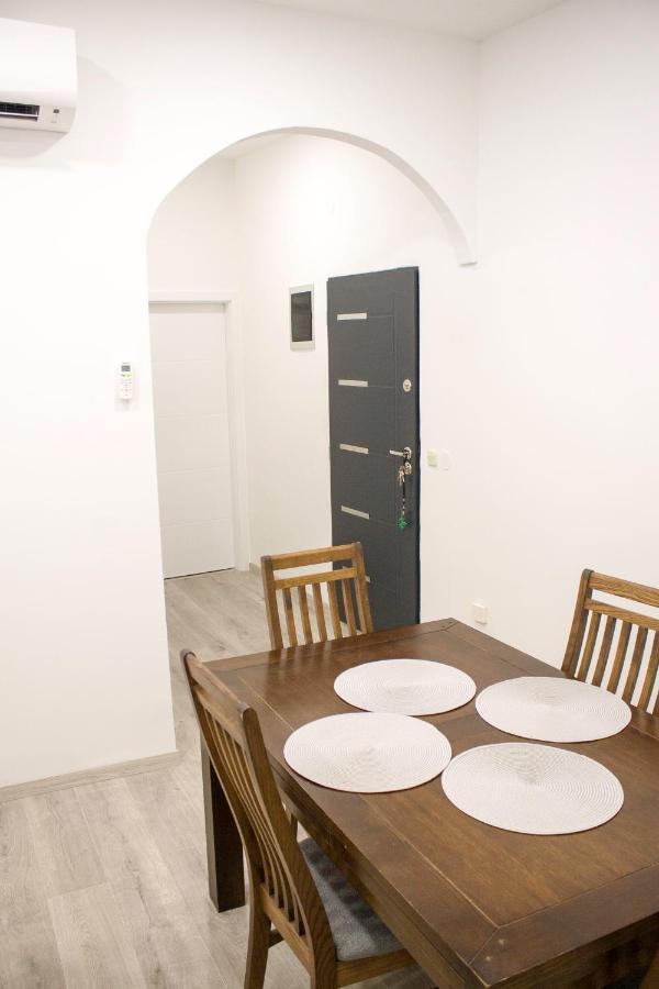 Appartement White Orchid Pula Extérieur photo