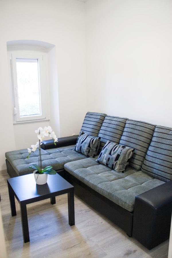 Appartement White Orchid Pula Extérieur photo
