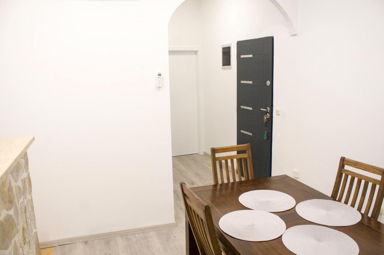 Appartement White Orchid Pula Extérieur photo