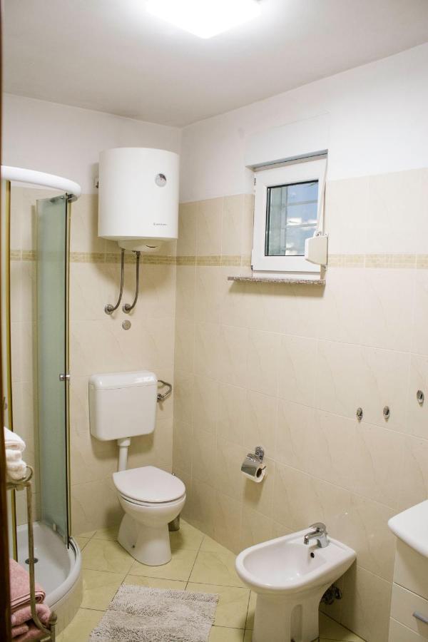 Appartement White Orchid Pula Extérieur photo